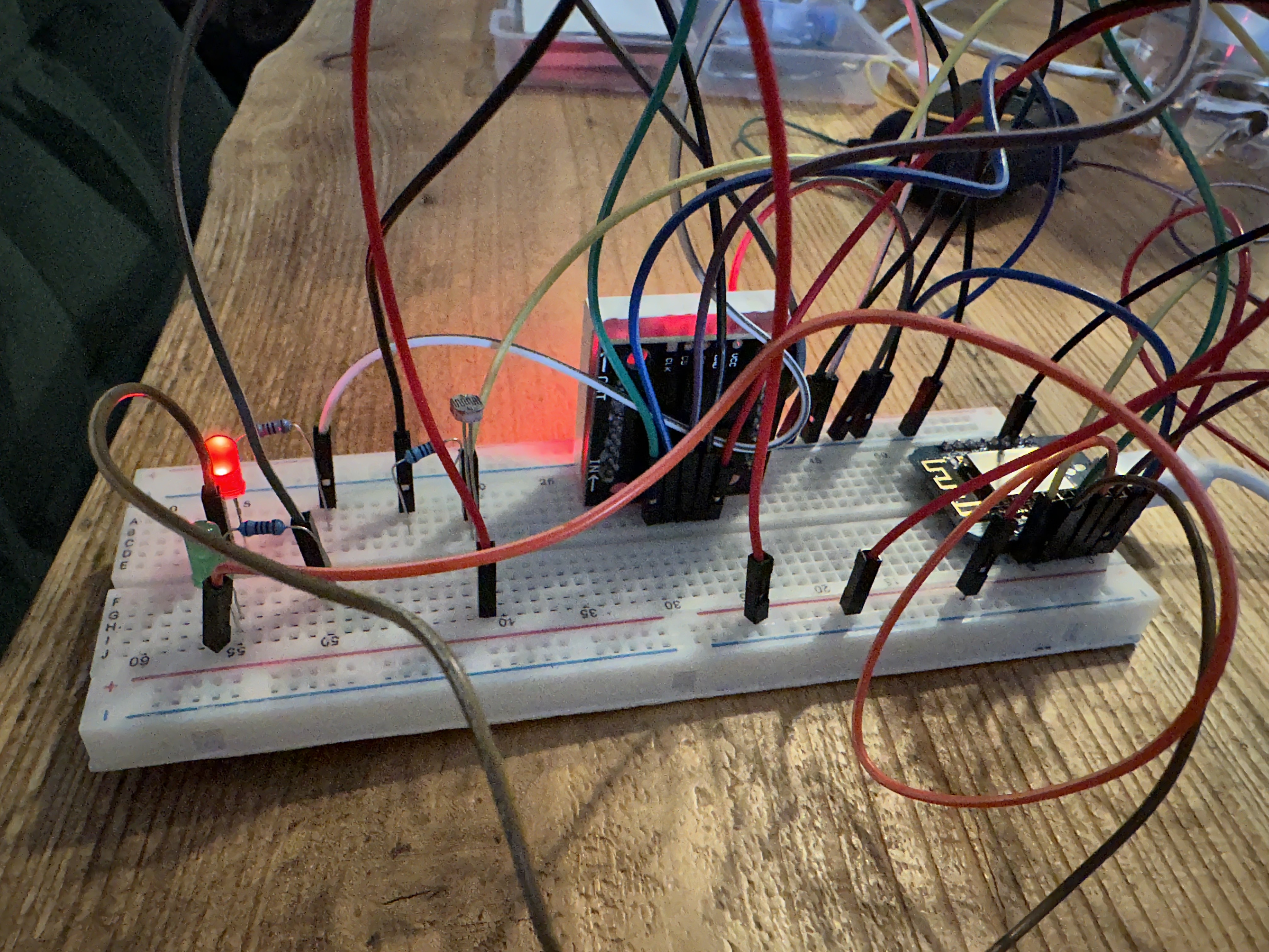 Hardware overview with dot segment display, ldr and leds - back